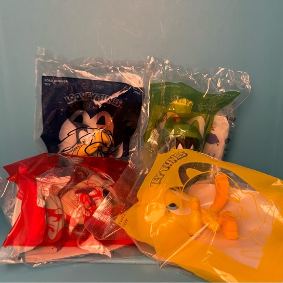 McDonald’s Happy Meal Toys - Looney Tunes 2020 - Lot of 4 - Picture 1 of 9